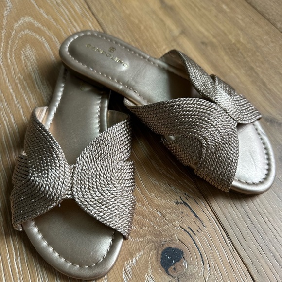 Bandolino rose Gold Sandals with Criss-Cross Strap - Picture 4 of 10